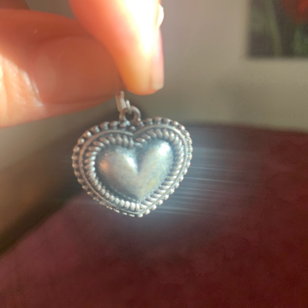Silver heart shaped earrings - Picture 3 of 3